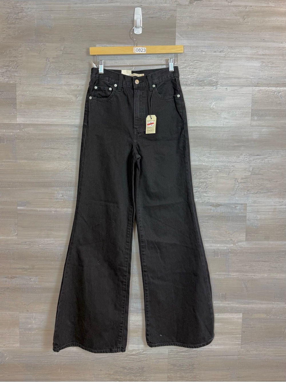 Levi’s High Loose Flare Jeans 25x32 NWT Black High Rise Wide Leg Retro - Picture 8 of 8